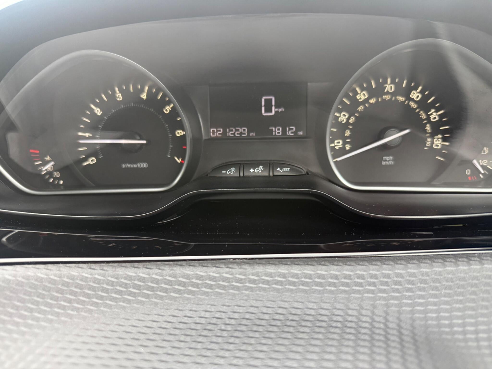 Peugeot 208 - Image 19