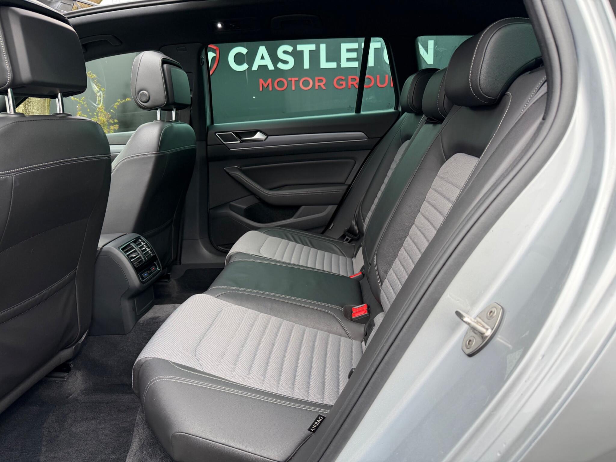 Volkswagen Passat - Image 19