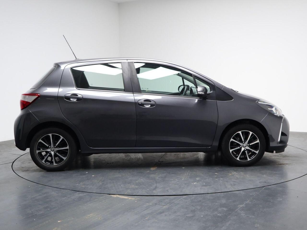 Toyota Yaris - Image 14
