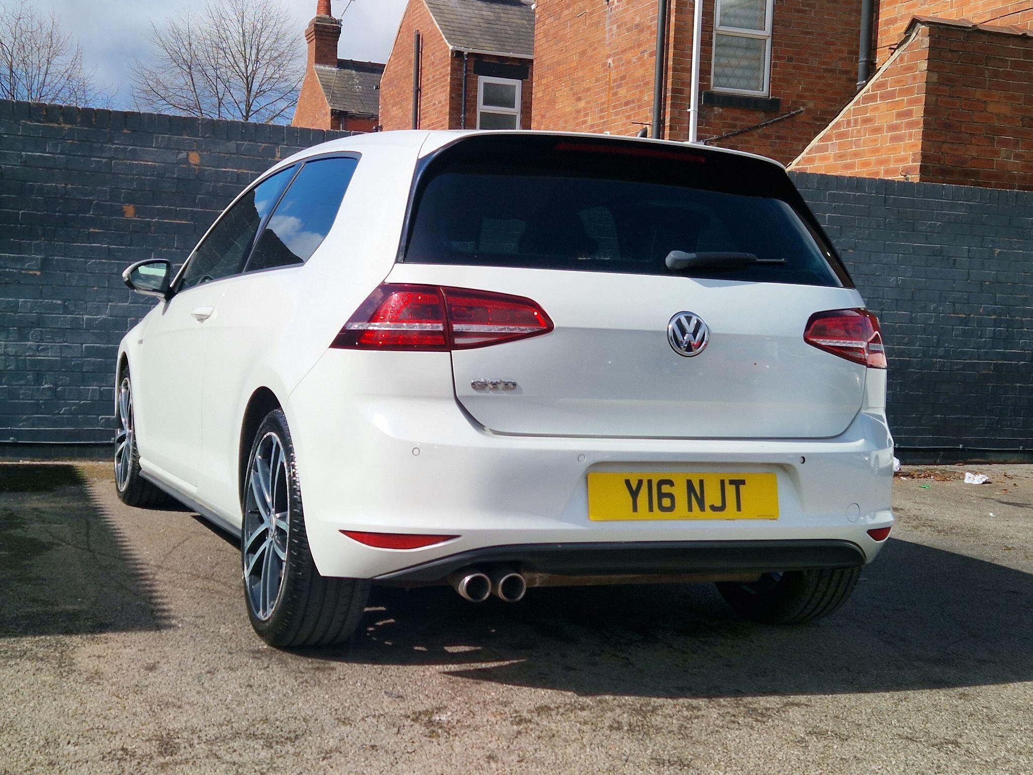 Volkswagen Golf - Image 23