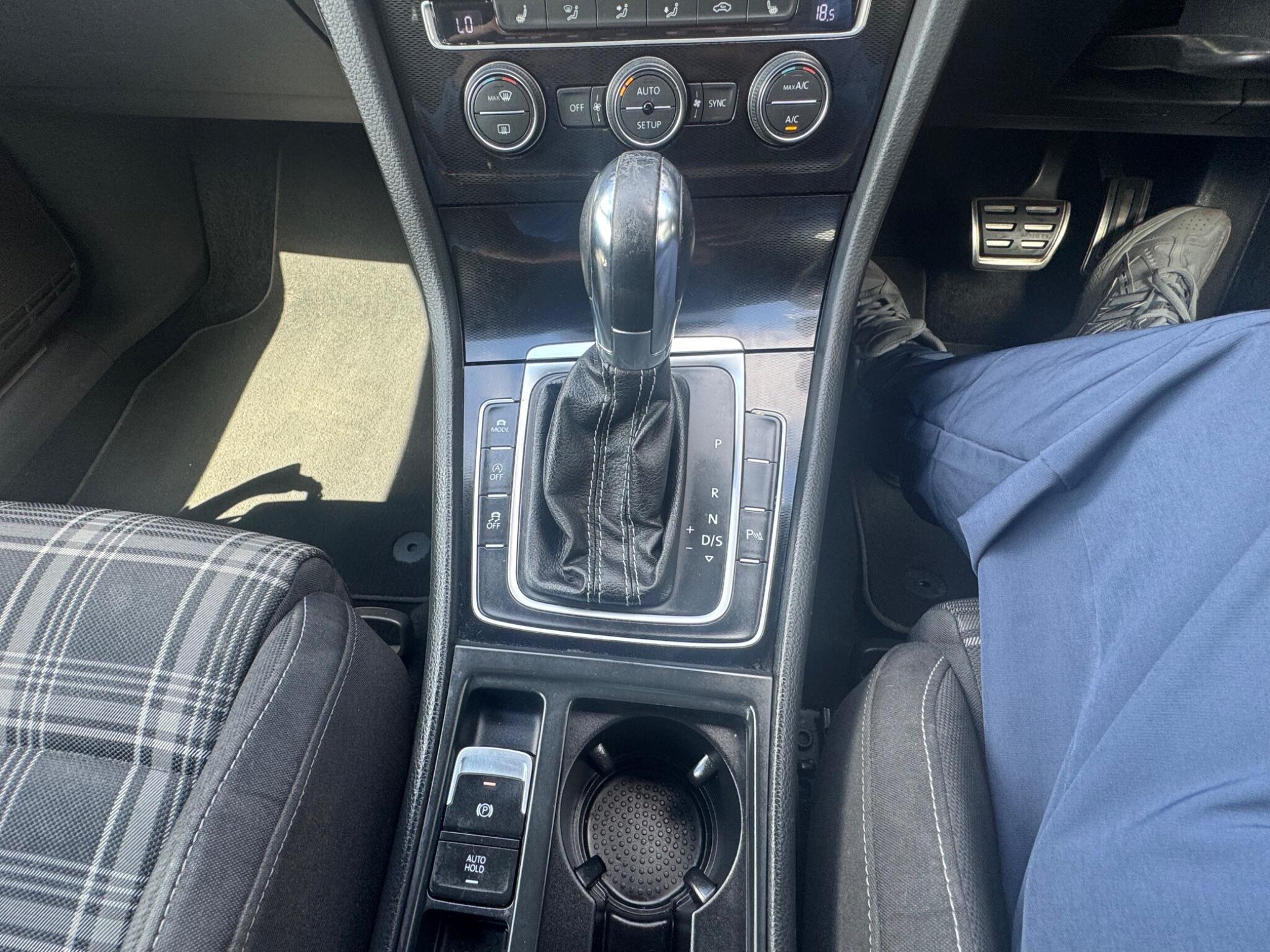 Volkswagen Golf - Image 15