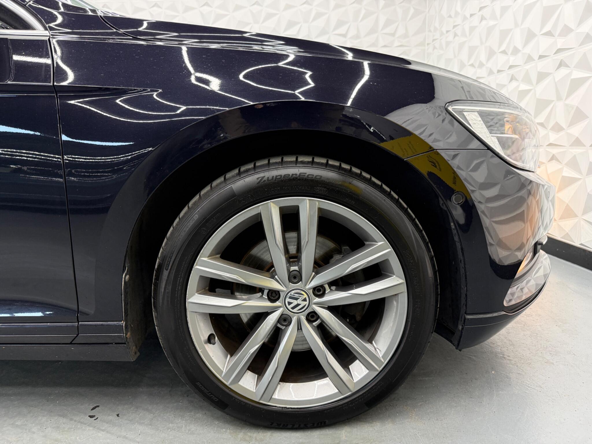Volkswagen Passat - Image 16