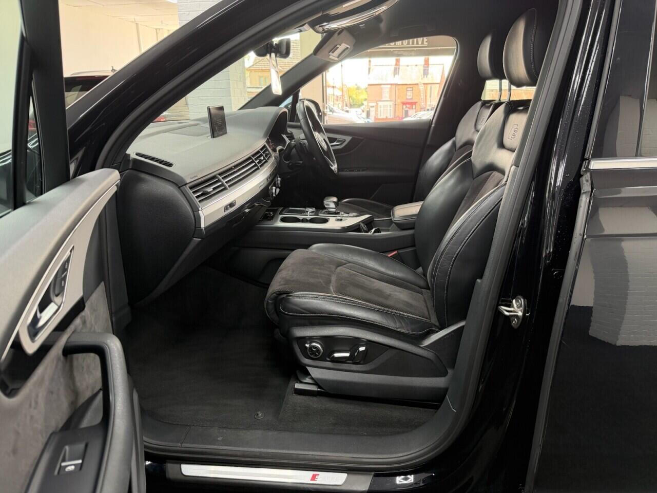 Audi Q7 - Image 28