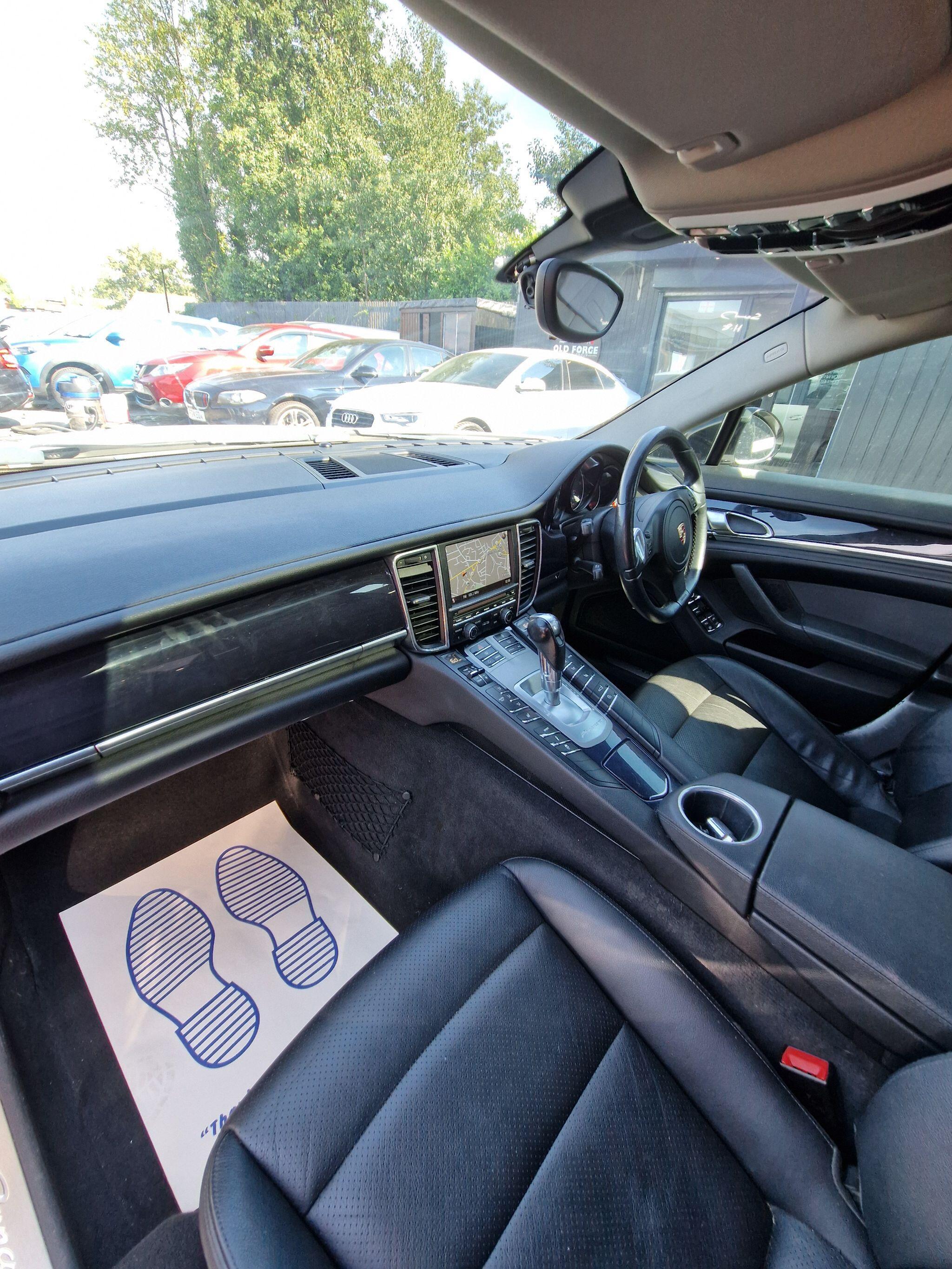 Porsche Panamera - Image 20