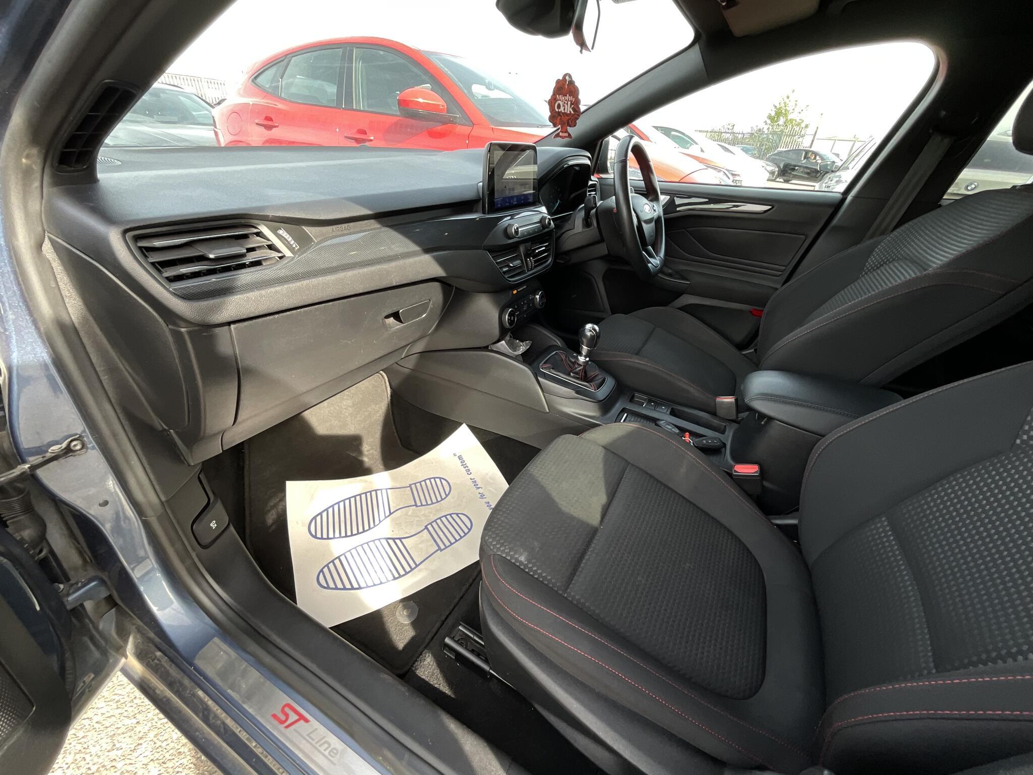 Ford Focus - Image 16