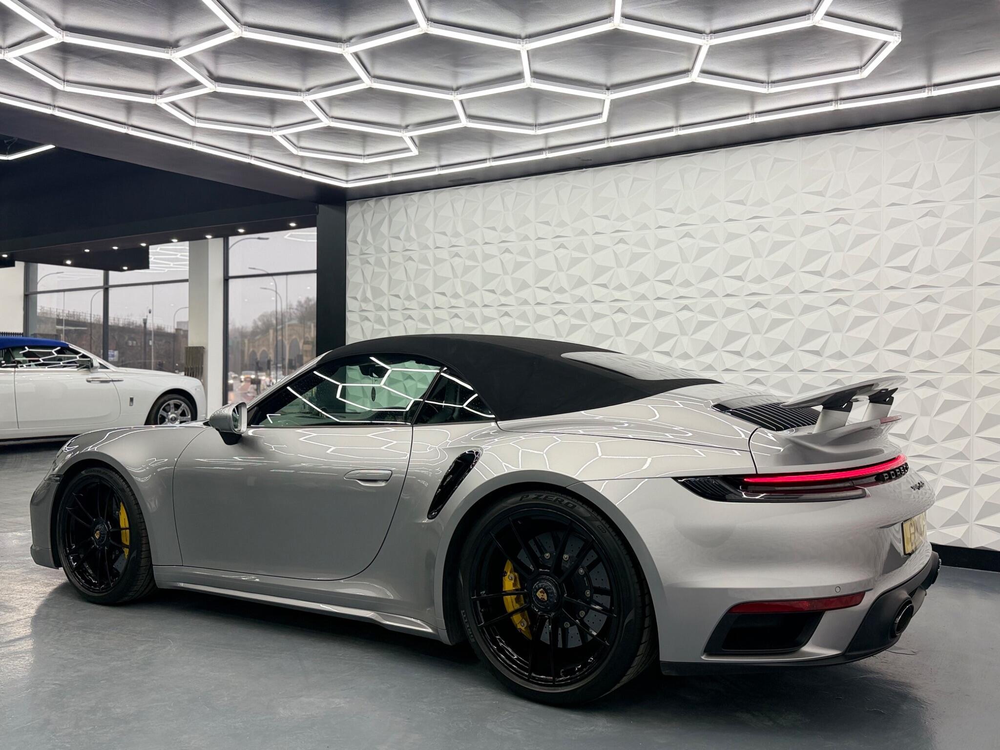 Porsche 911 - Image 11