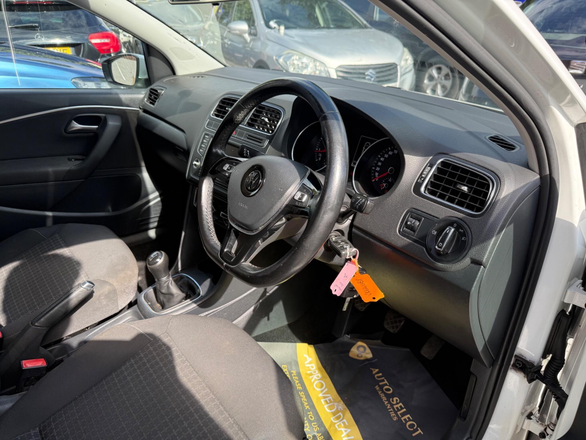 Volkswagen Polo - Image 14