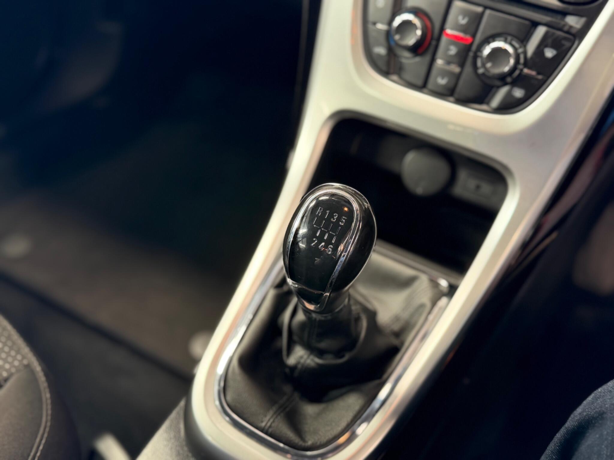 Vauxhall Astra - Image 21