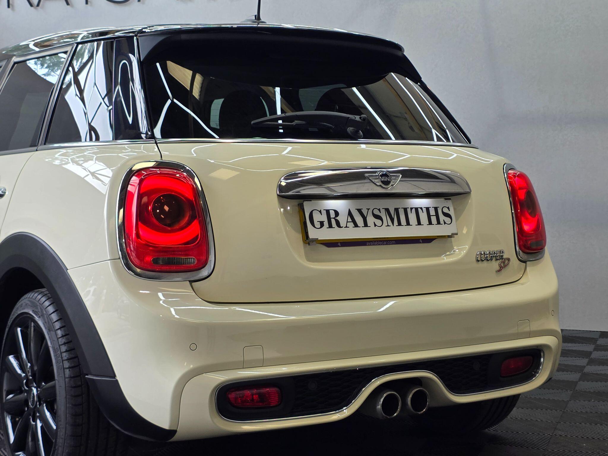 MINI Hatch - Image 10