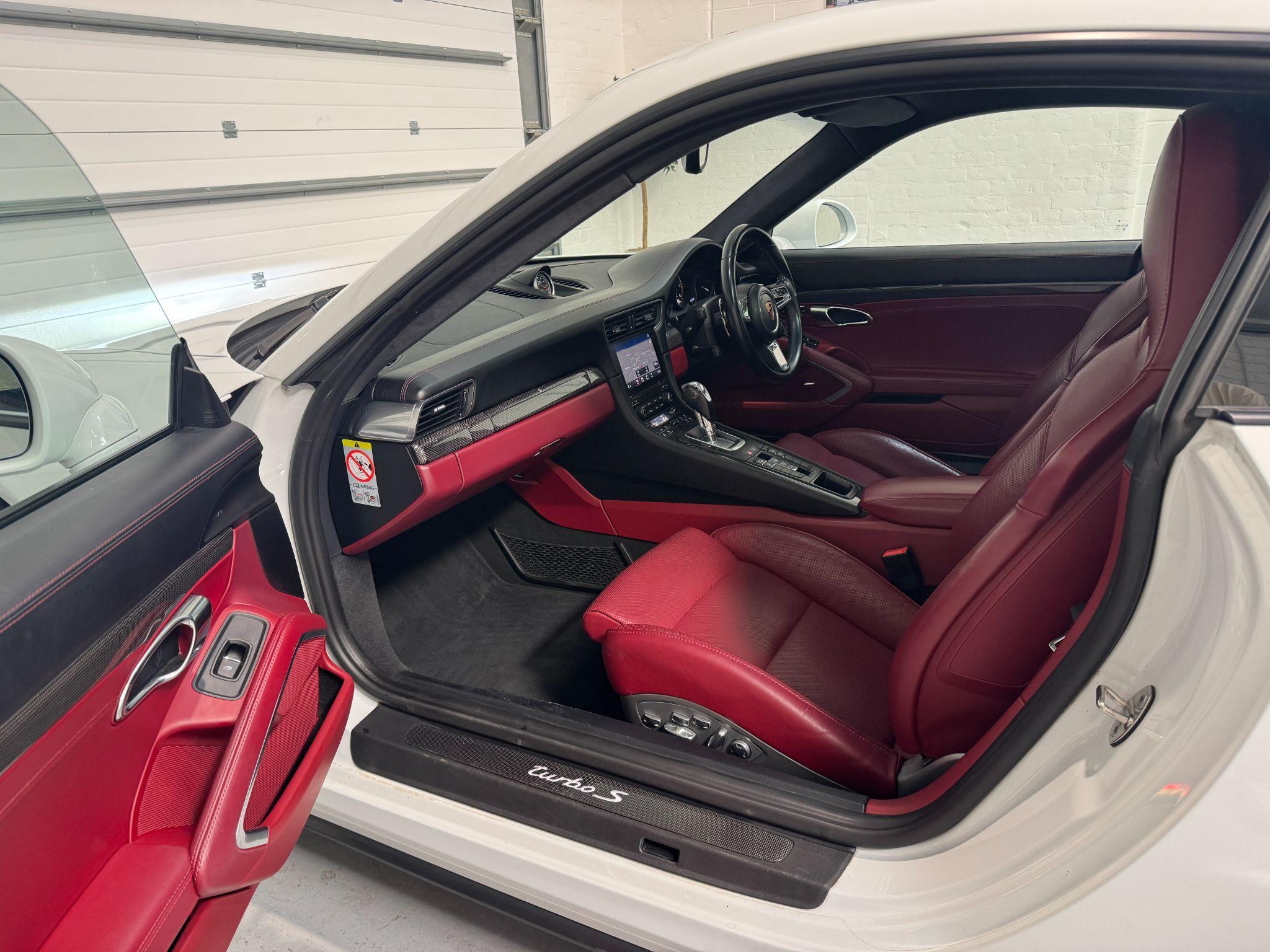 Porsche 911 - Image 32