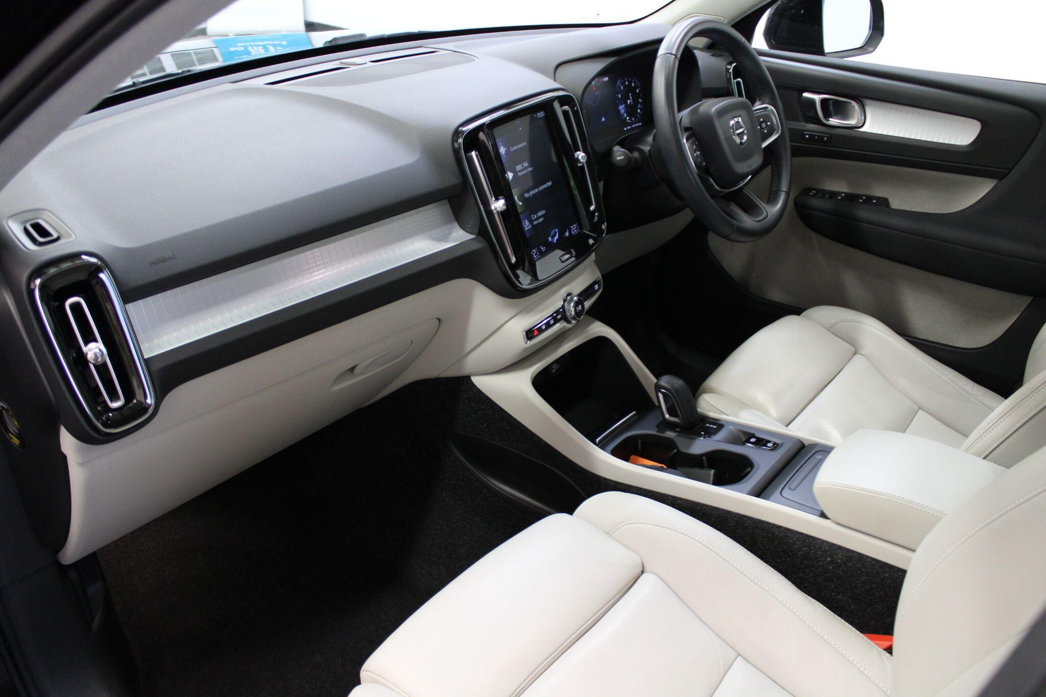 Volvo XC40 - Image 2
