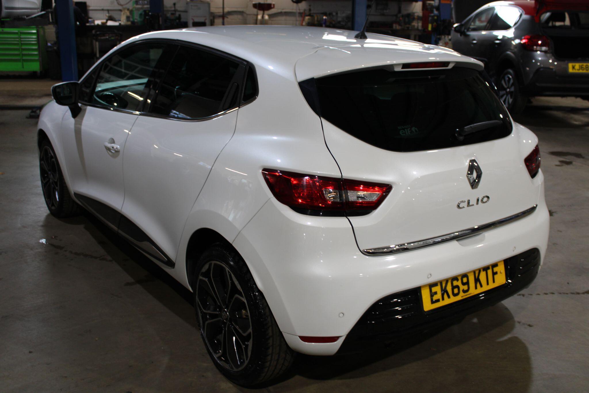 Renault Clio - Image 16