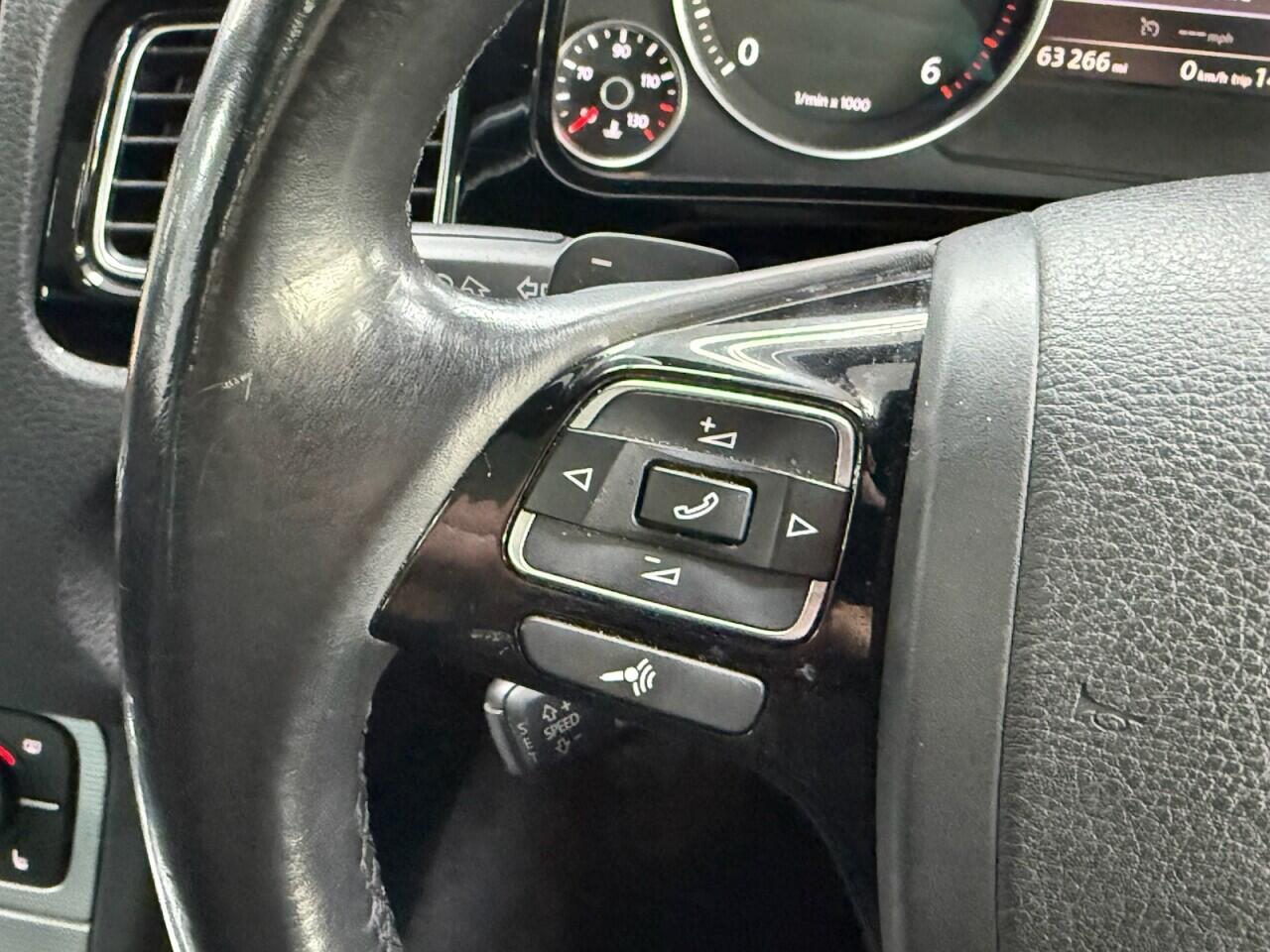 Volkswagen Touareg - Image 21