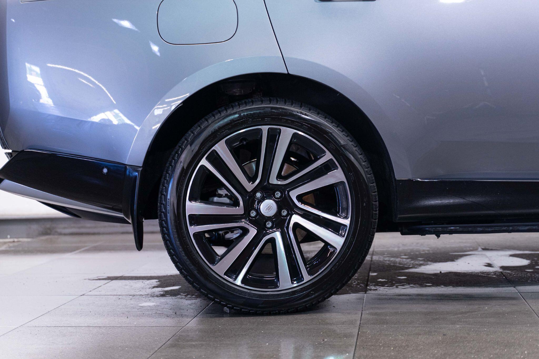 Land Rover Range Rover - Image 15