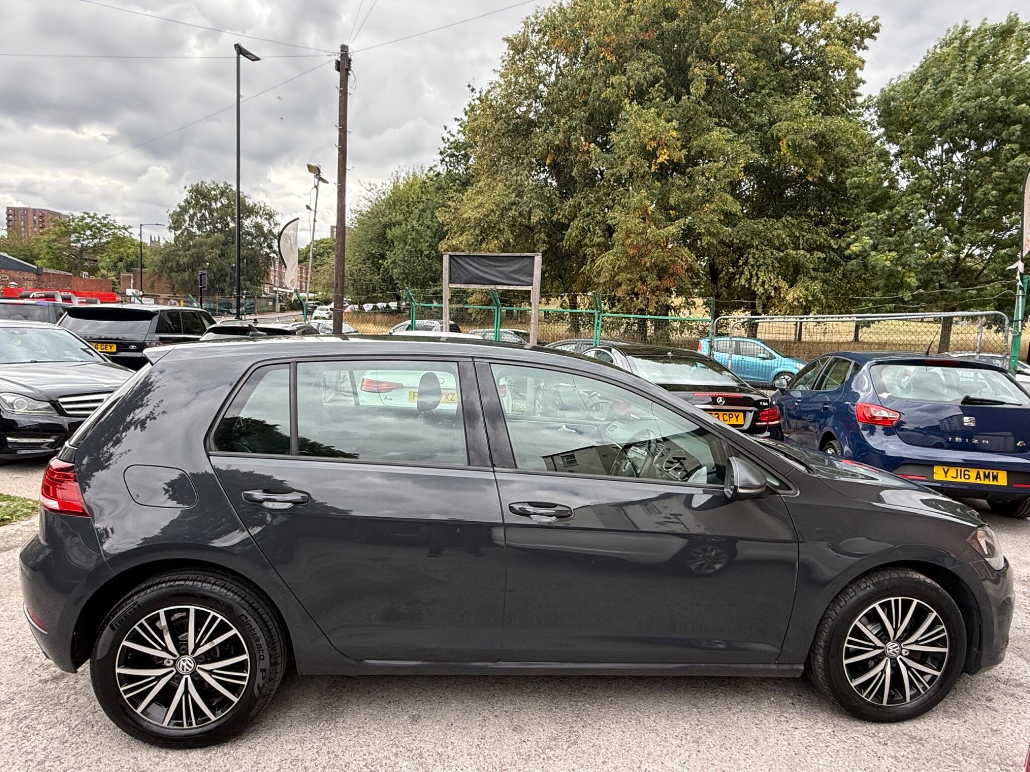 Volkswagen Golf - Image 8