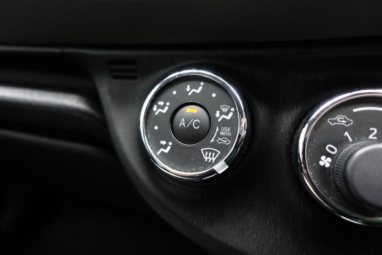 Toyota Yaris - Image 36