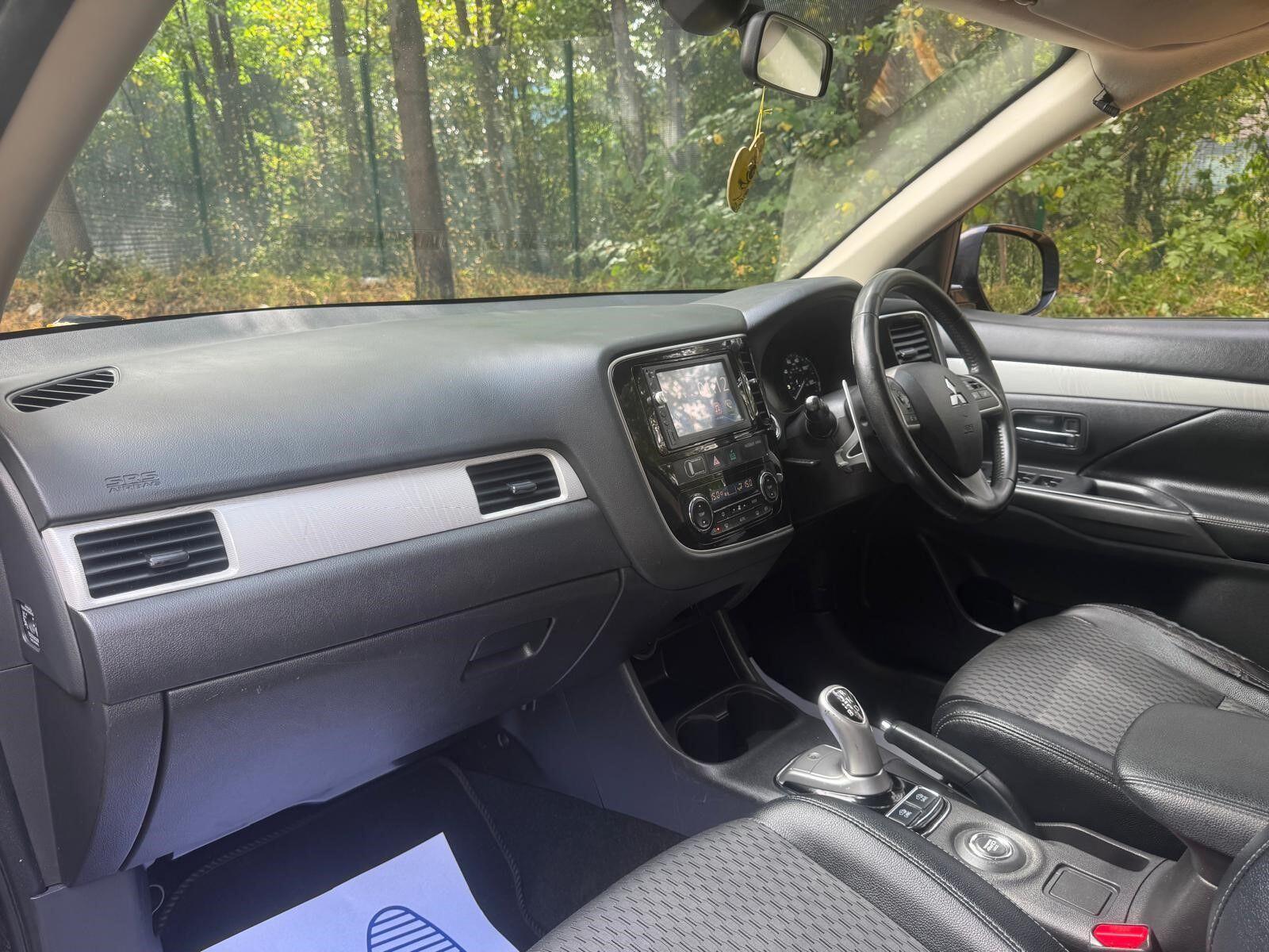 Mitsubishi Outlander - Image 15