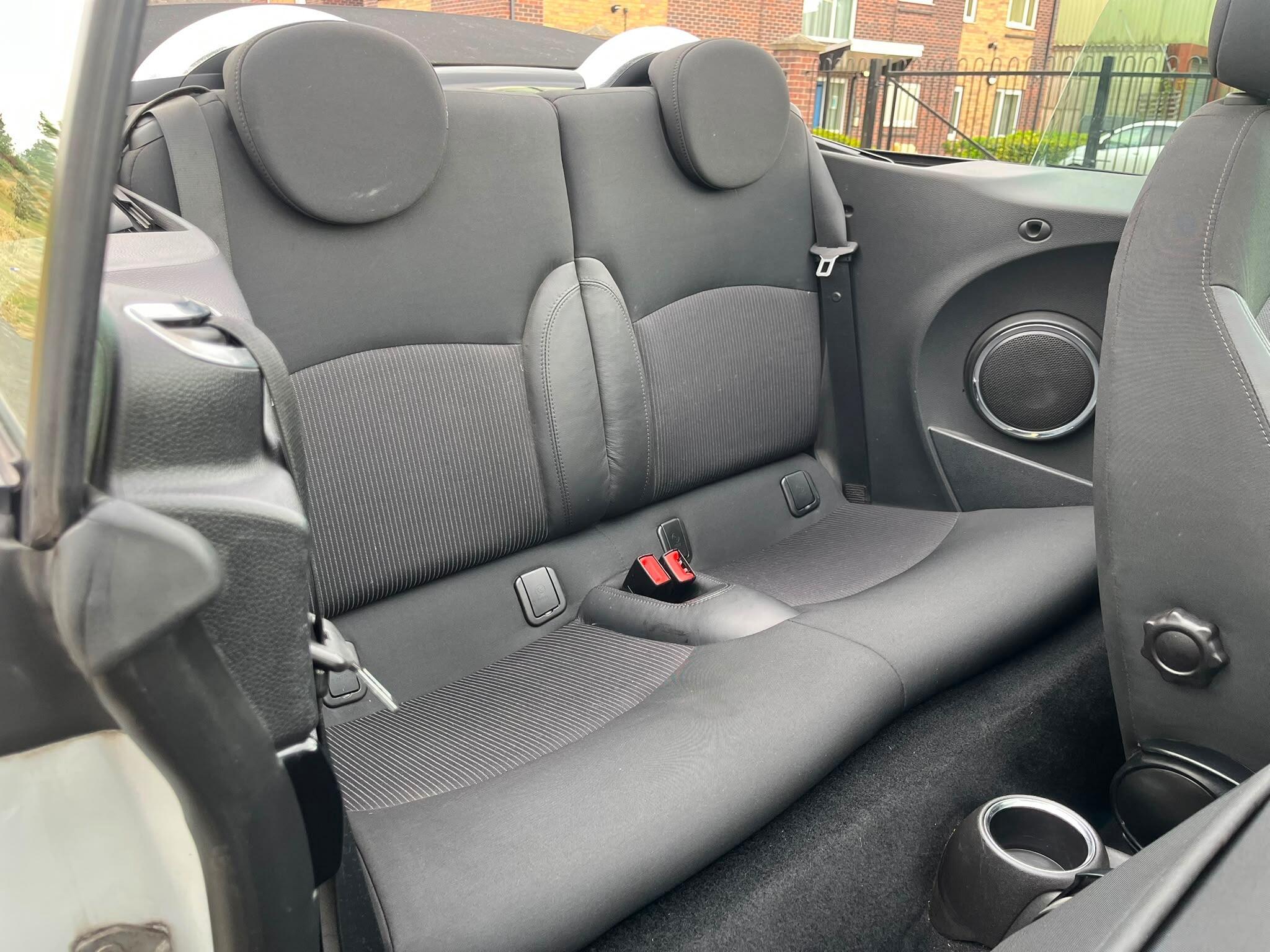 MINI Convertible - Image 17