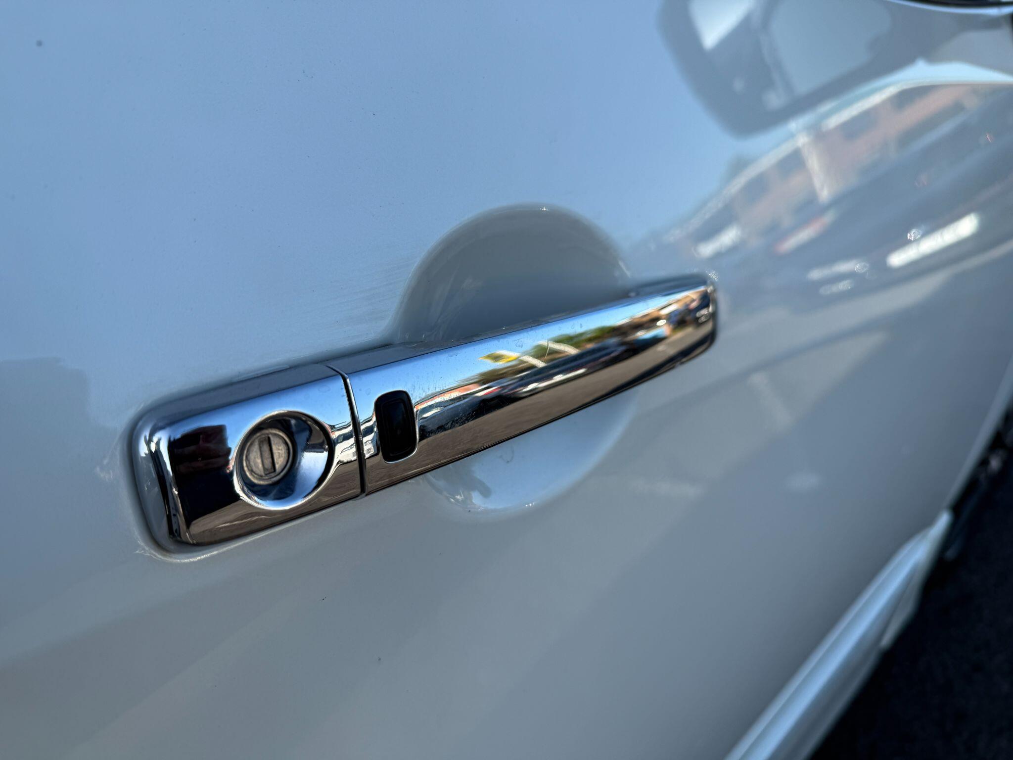 Nissan Elgrand - Image 46