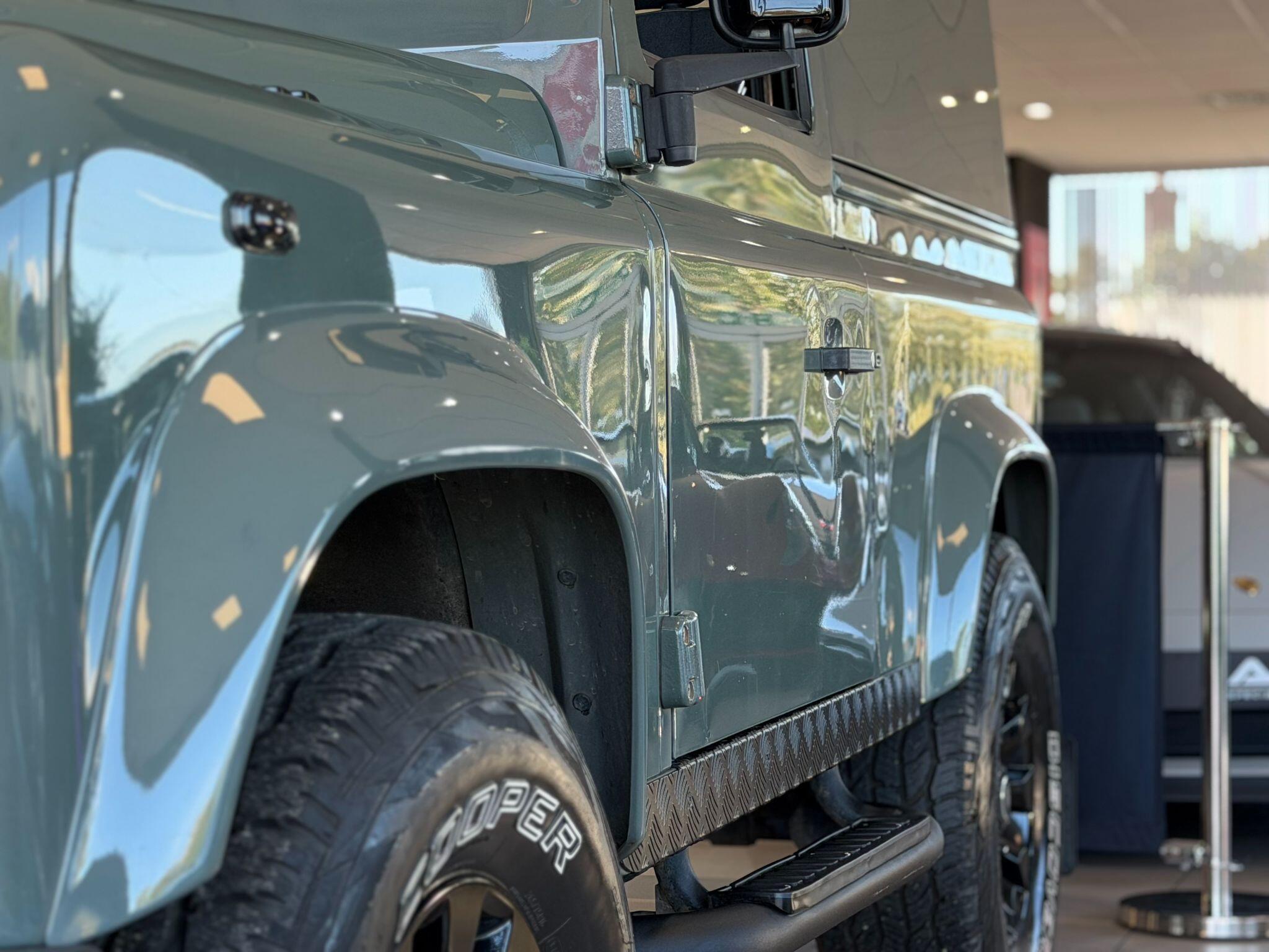 Land Rover Defender 90 - Image 12