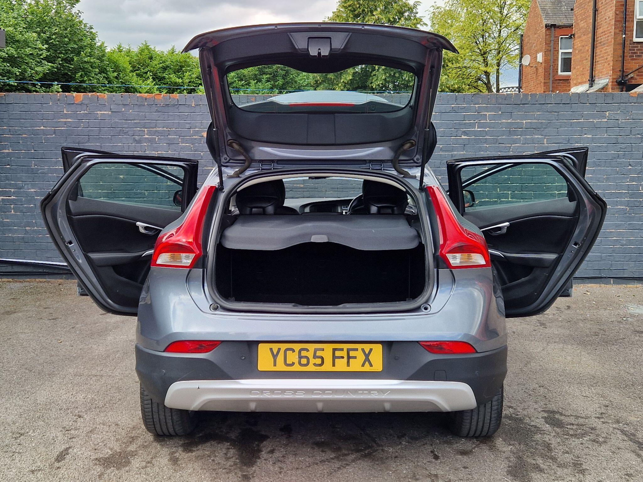 Volvo V40 CROSS COUNTRY - Image 13