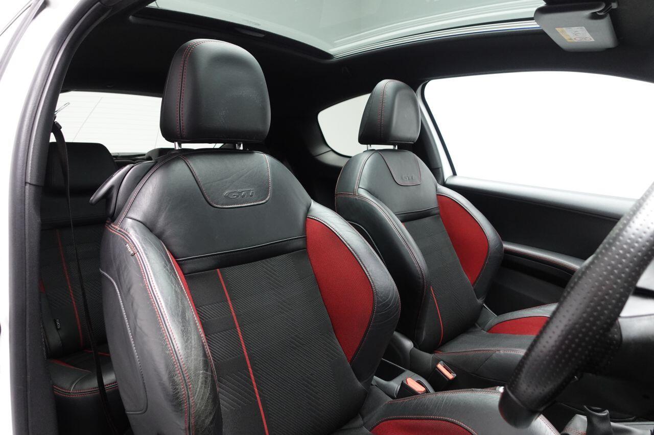 Peugeot 208 - Image 2