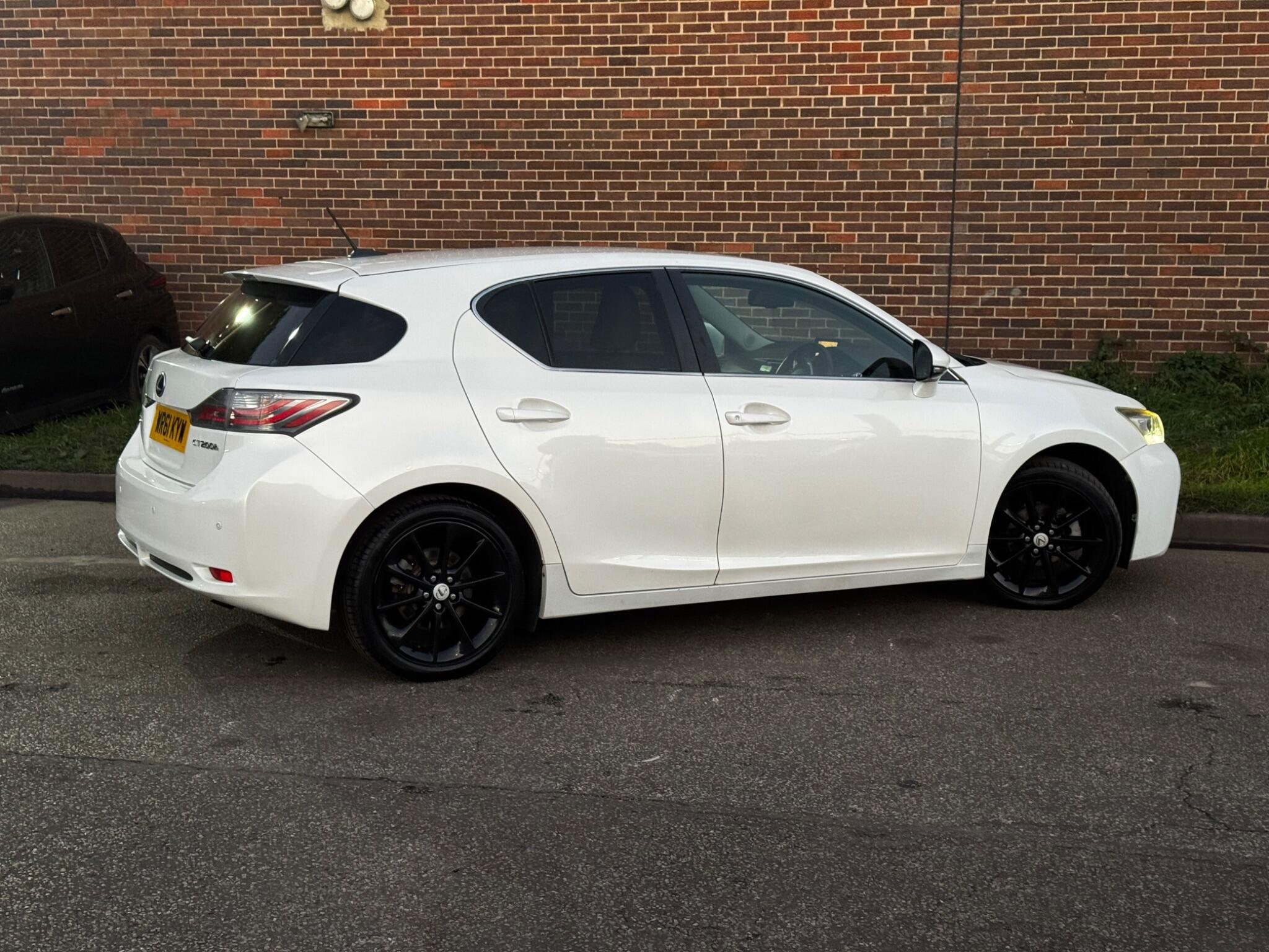 Lexus CT - Image 12