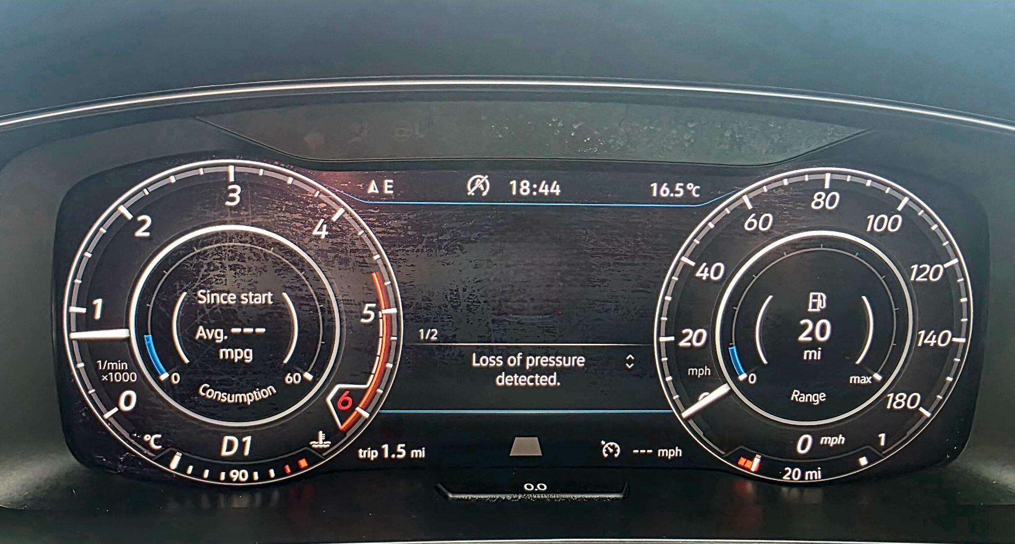 Volkswagen Golf - Image 31