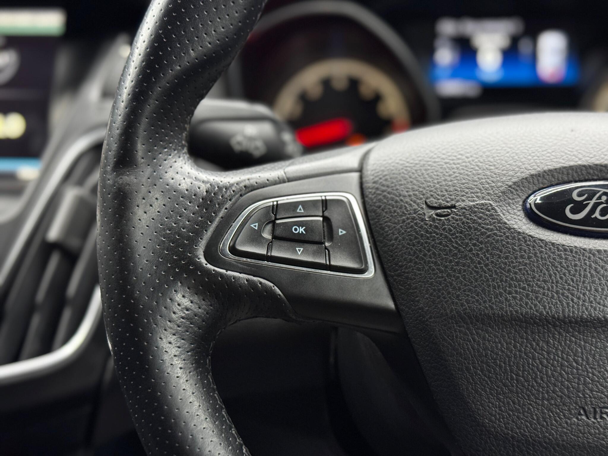 Ford Focus - Image 20