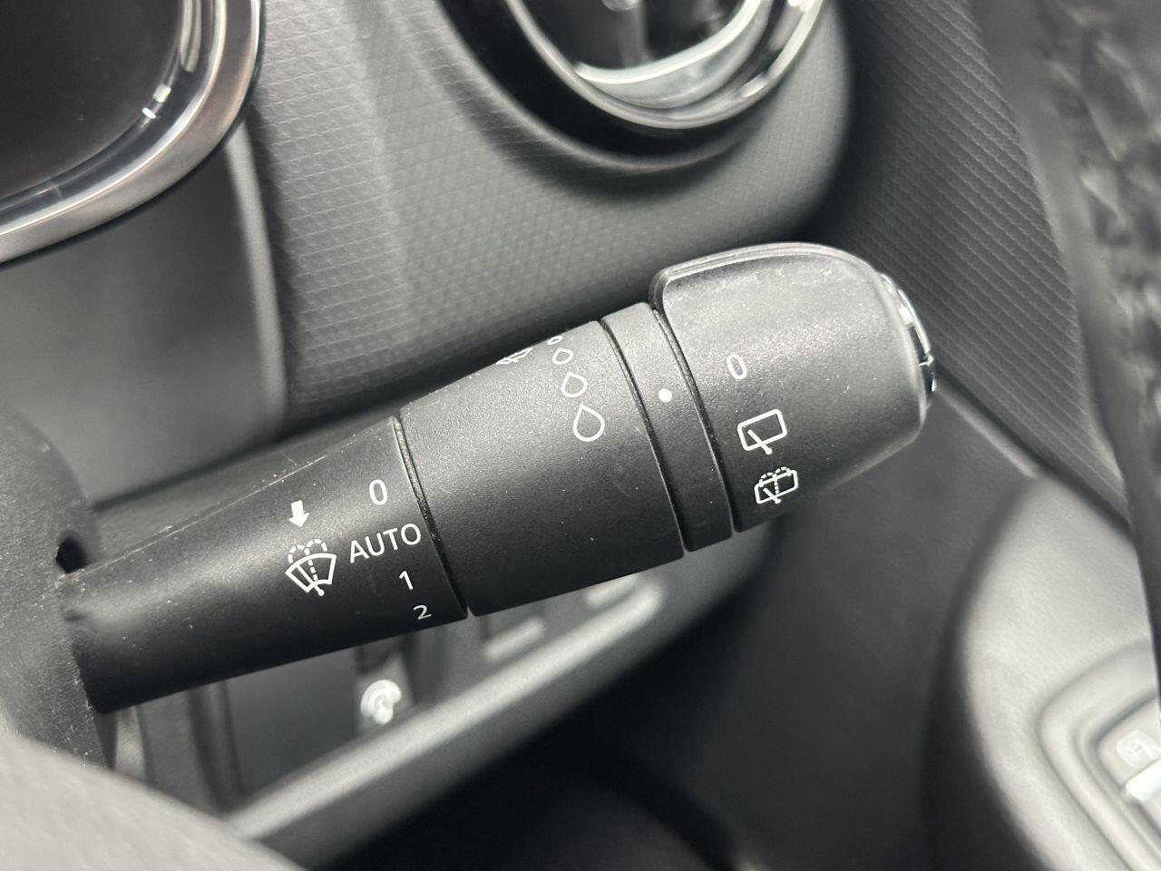 Renault Clio - Image 23