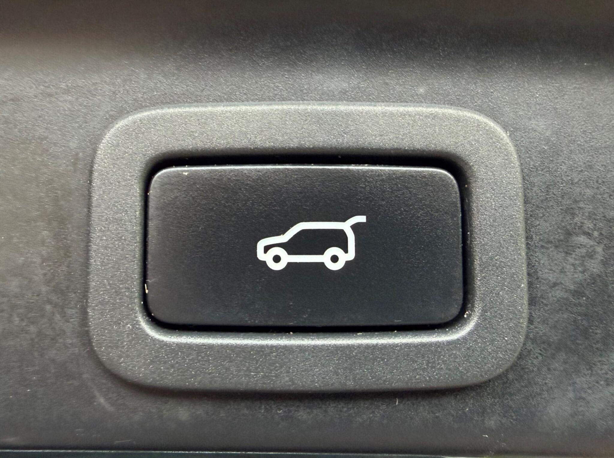 Jaguar F-Pace - Image 30