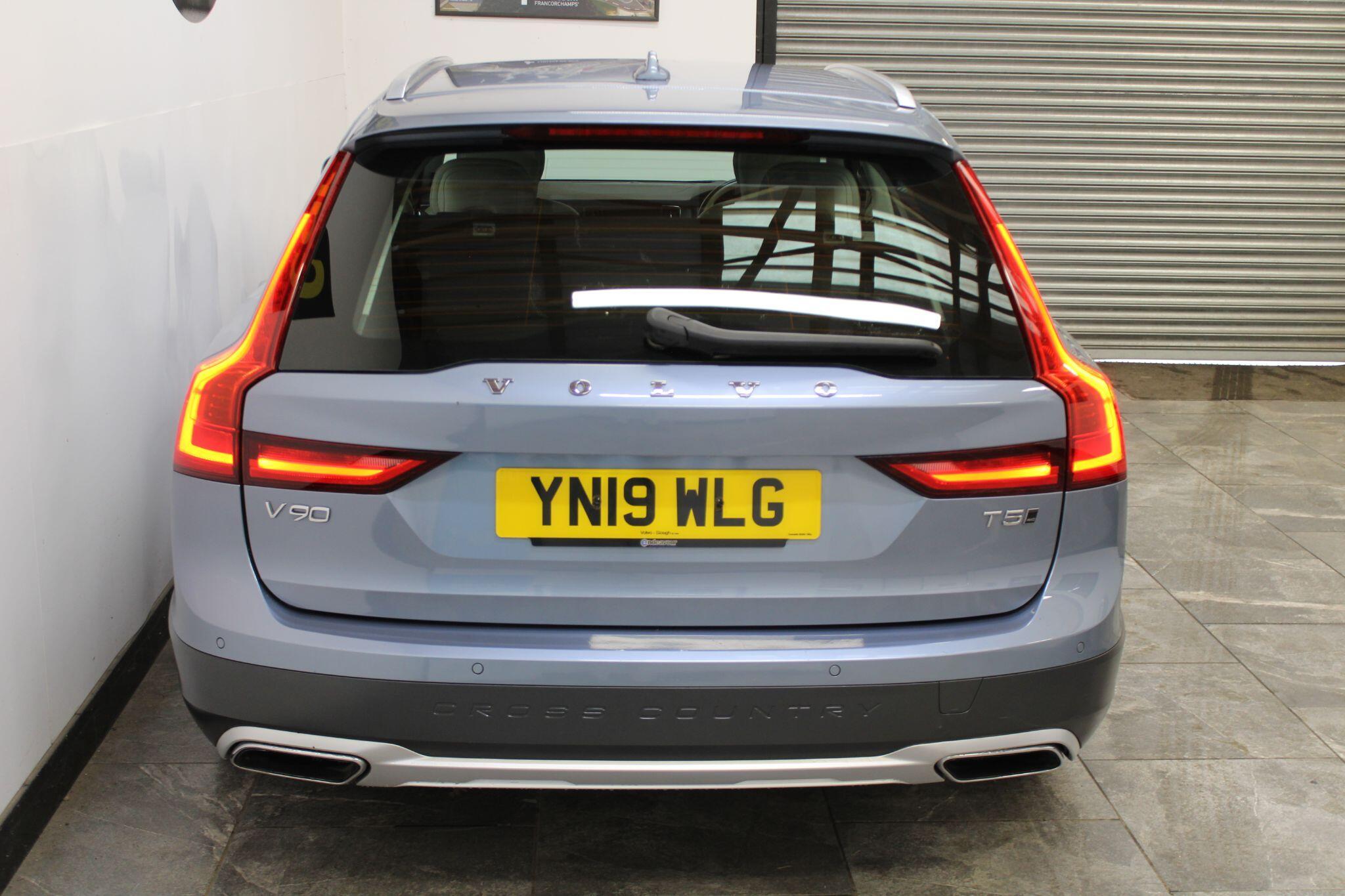 Volvo V90 CROSS COUNTRY - Image 14