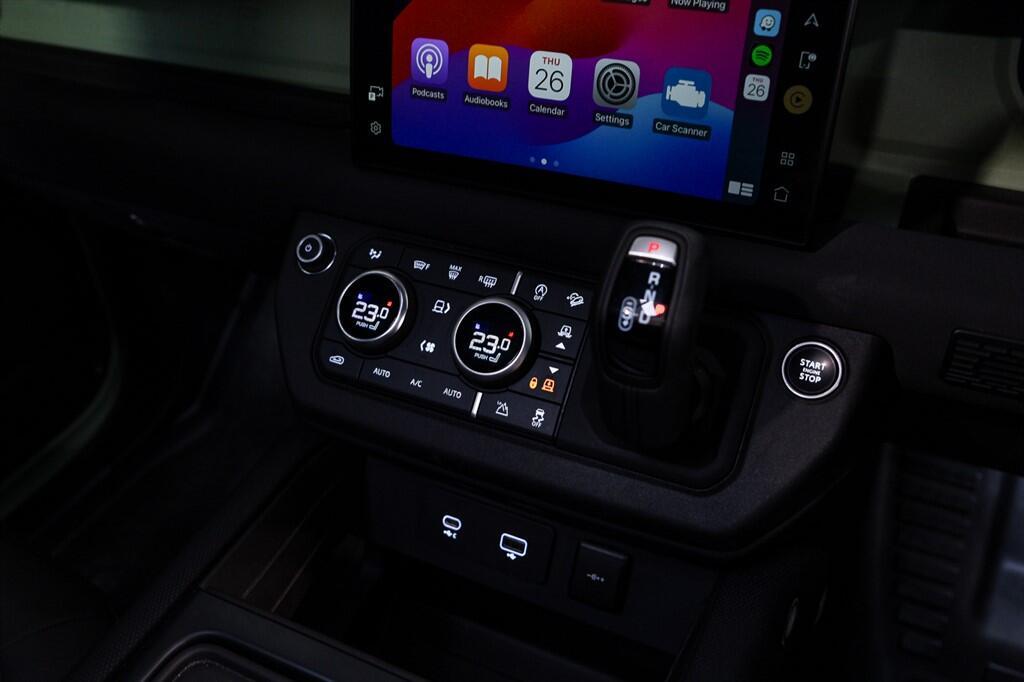 Land Rover Defender 90 - Image 22