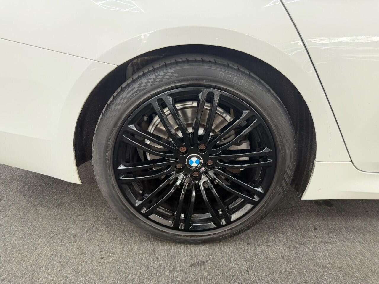 BMW 5 Series - Image 12