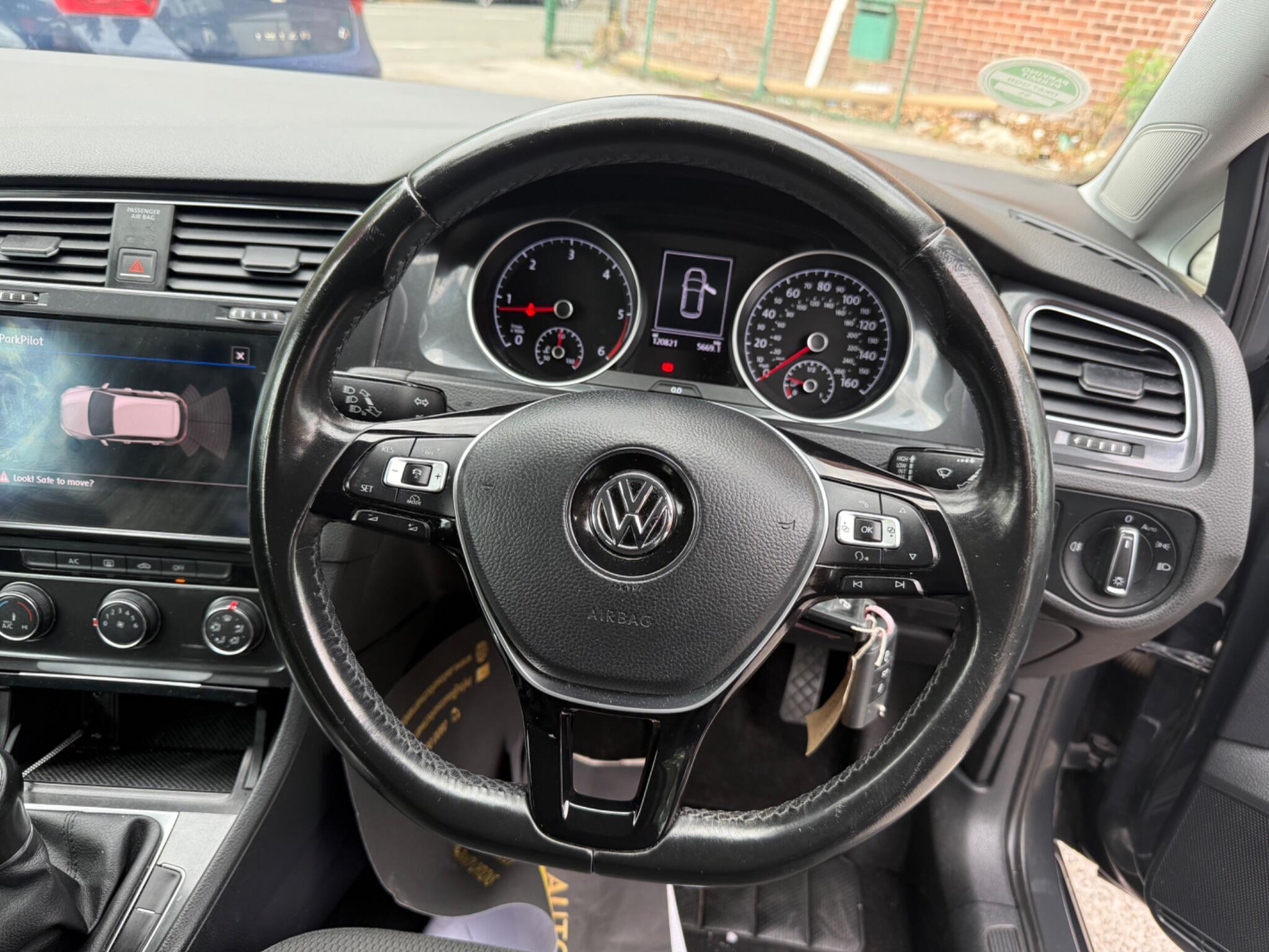 Volkswagen Golf - Image 16