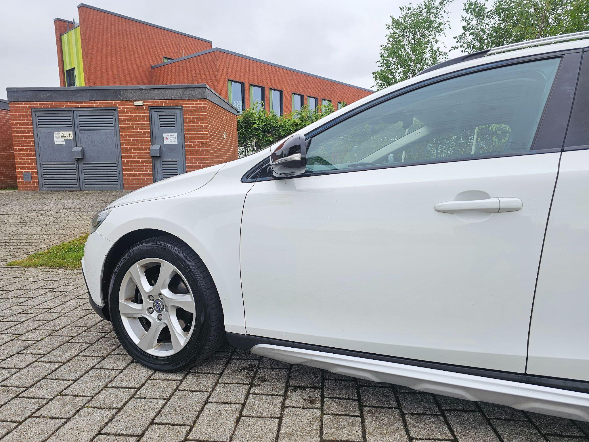 Volvo V40 CROSS COUNTRY - Image 28