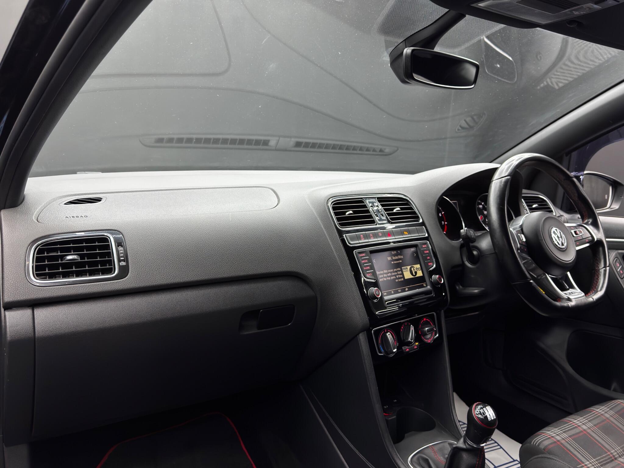 Volkswagen Polo - Image 11