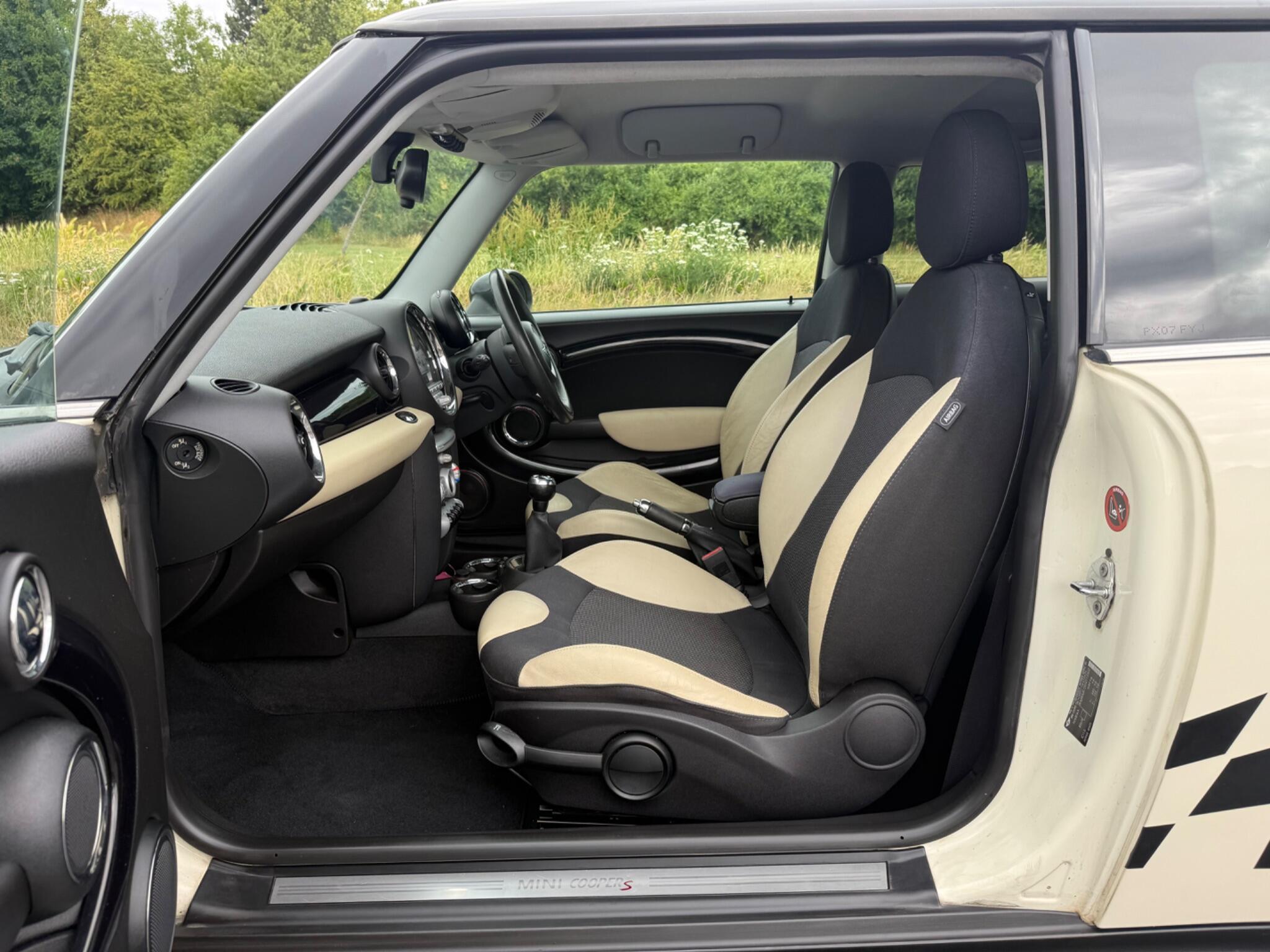 MINI Hatch - Image 9