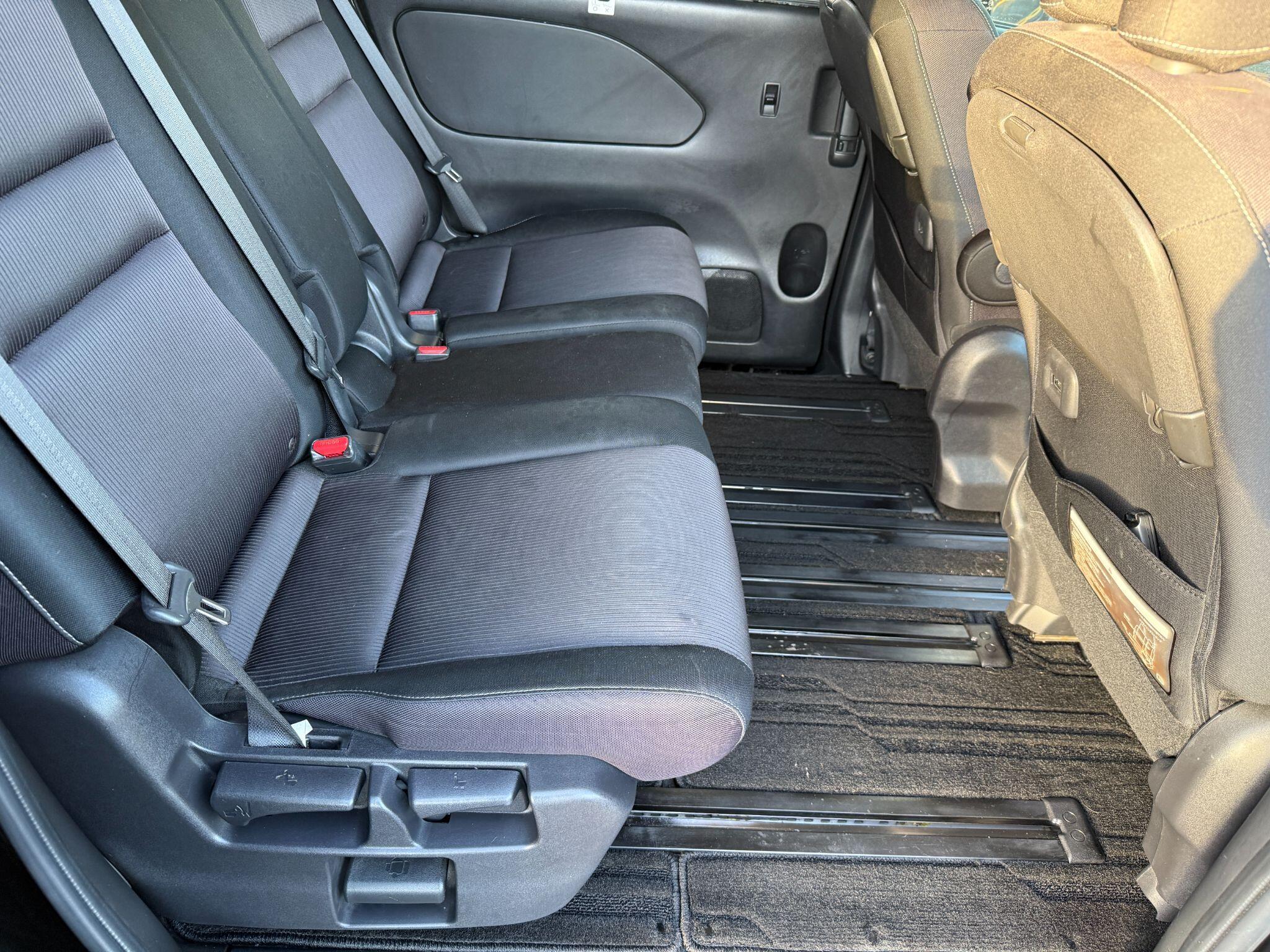 Nissan Serena - Image 37