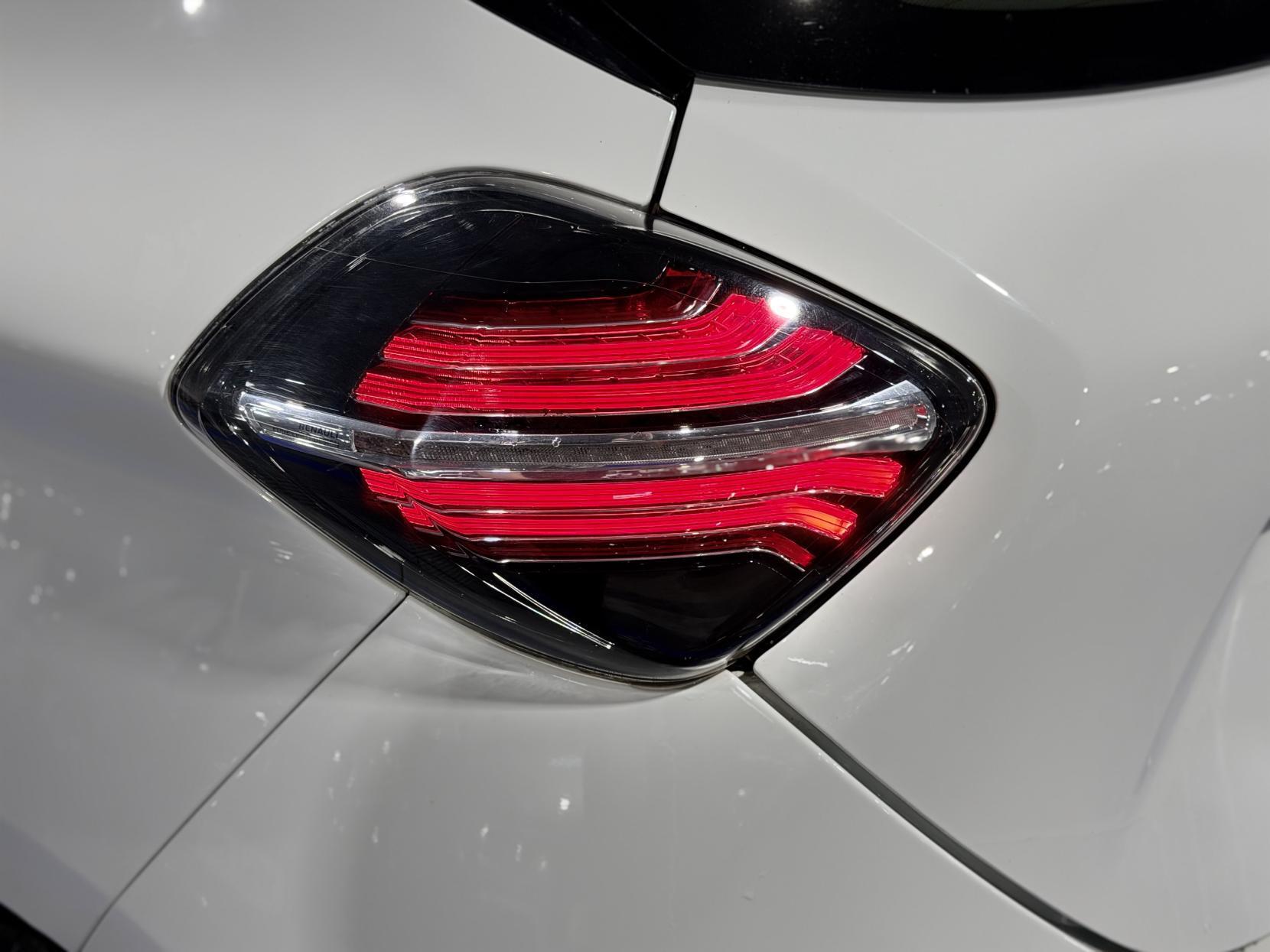 Renault Zoe - Image 11