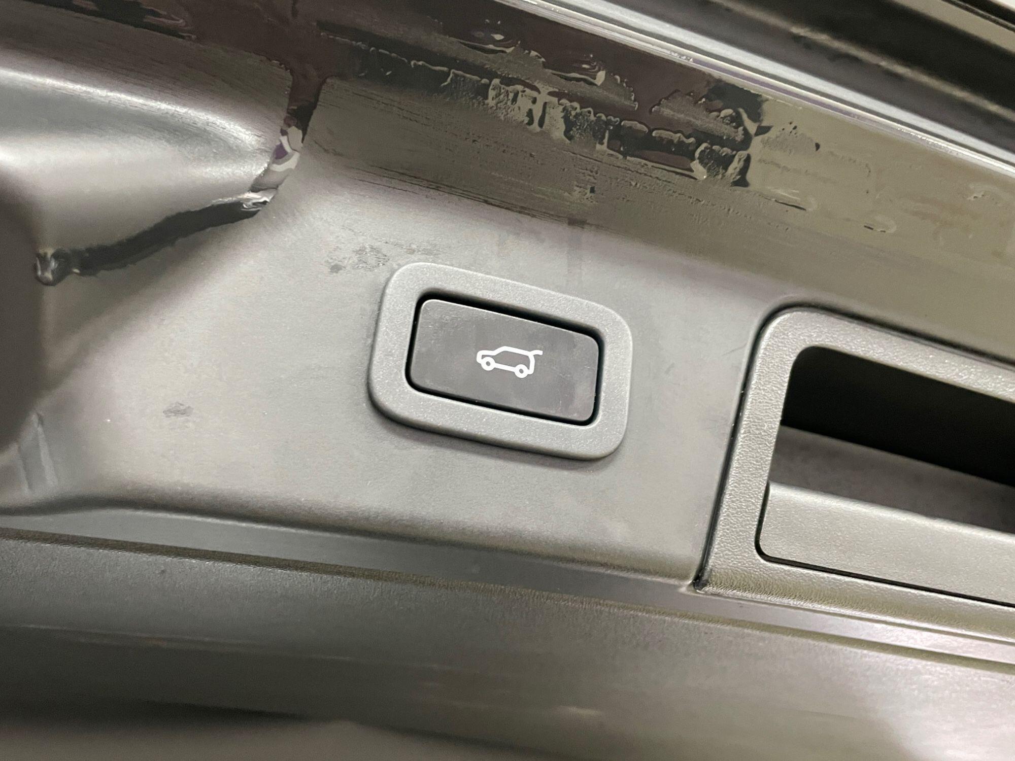 Land Rover Range Rover Velar - Image 18