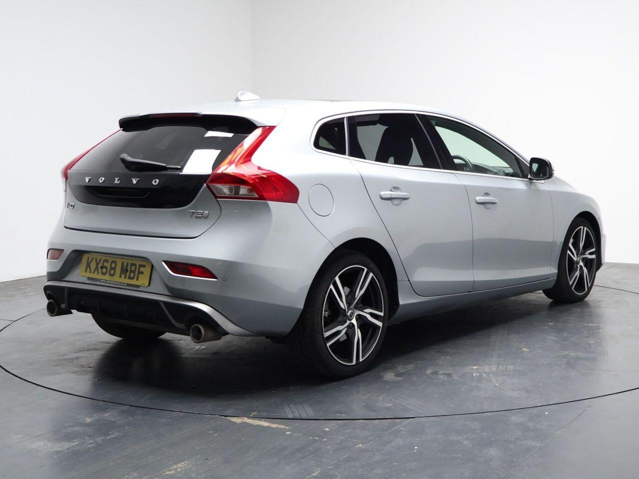 Volvo V40 - Image 12
