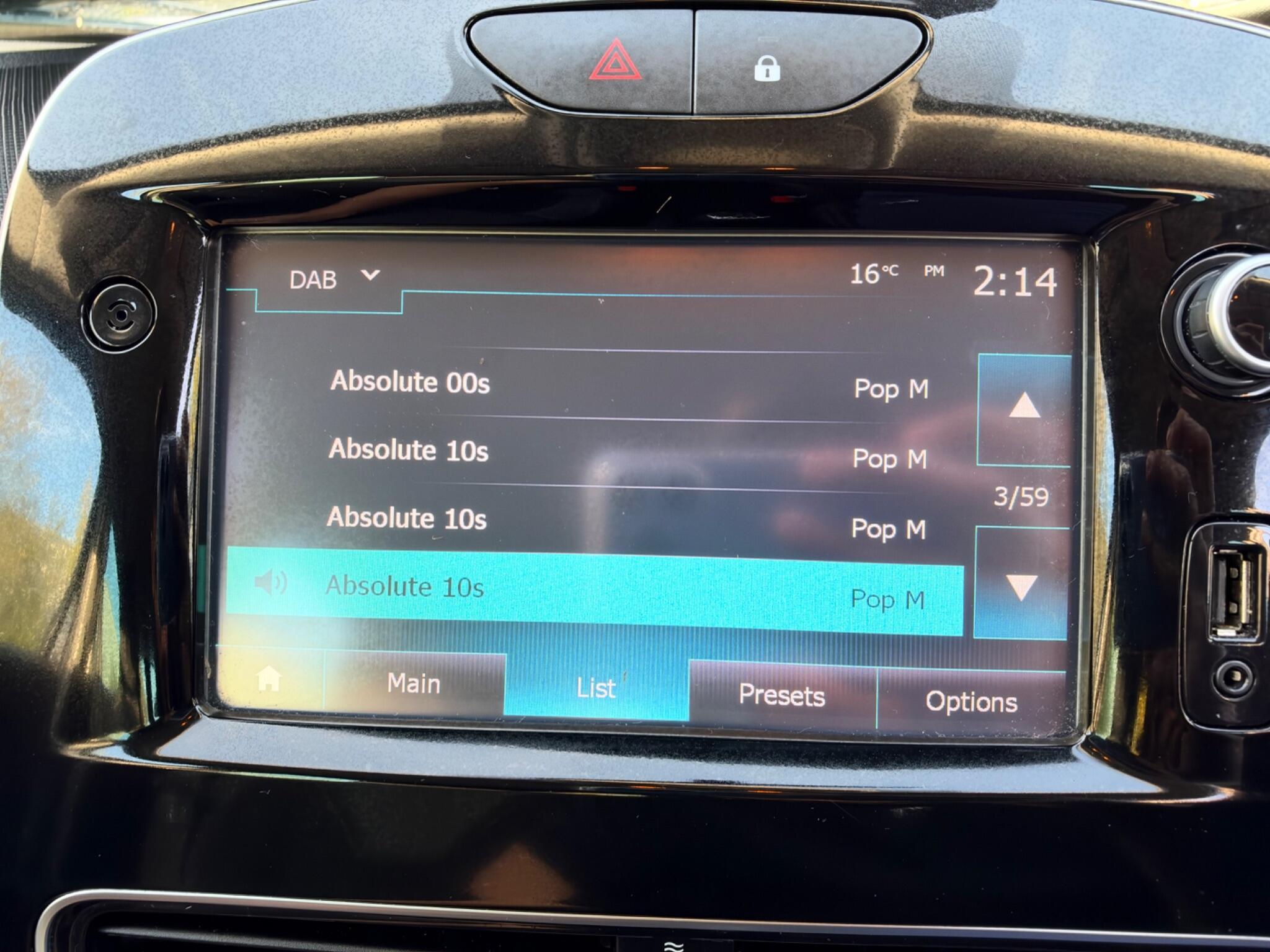 Renault Clio - Image 19