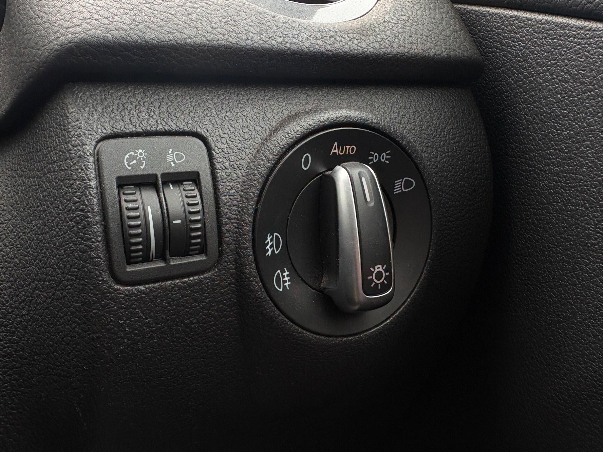 Volkswagen Tiguan - Image 36