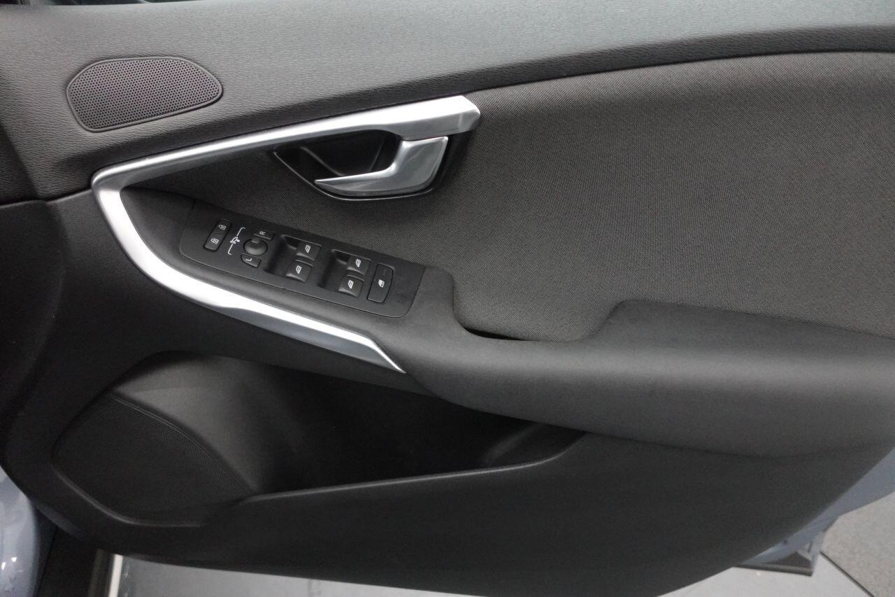 Volvo V40 CROSS COUNTRY - Image 17
