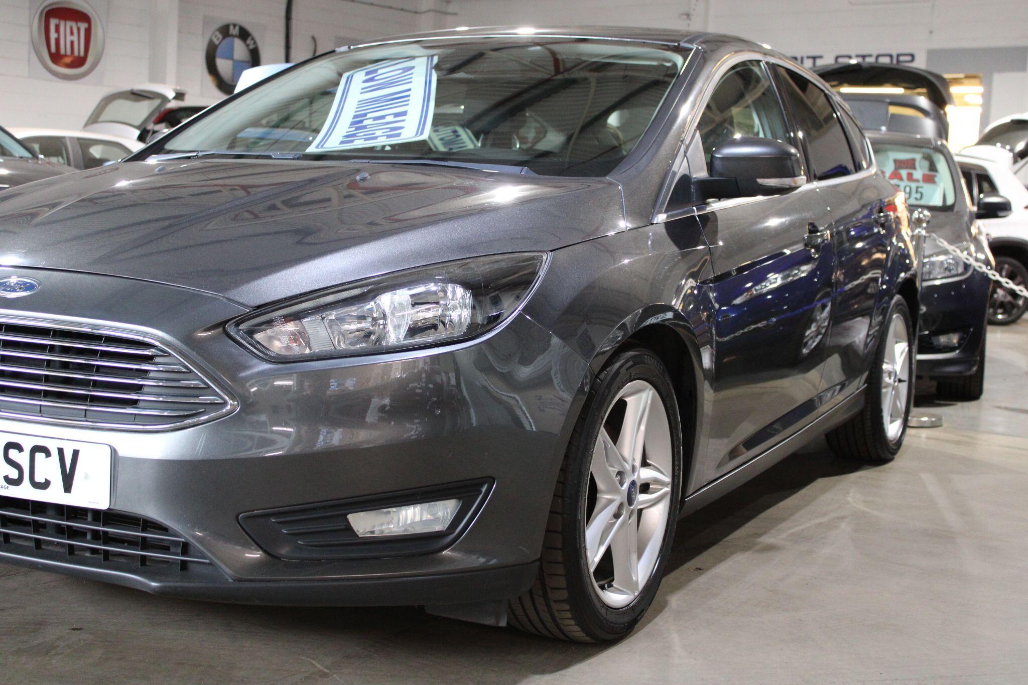 Ford Focus - Image 12