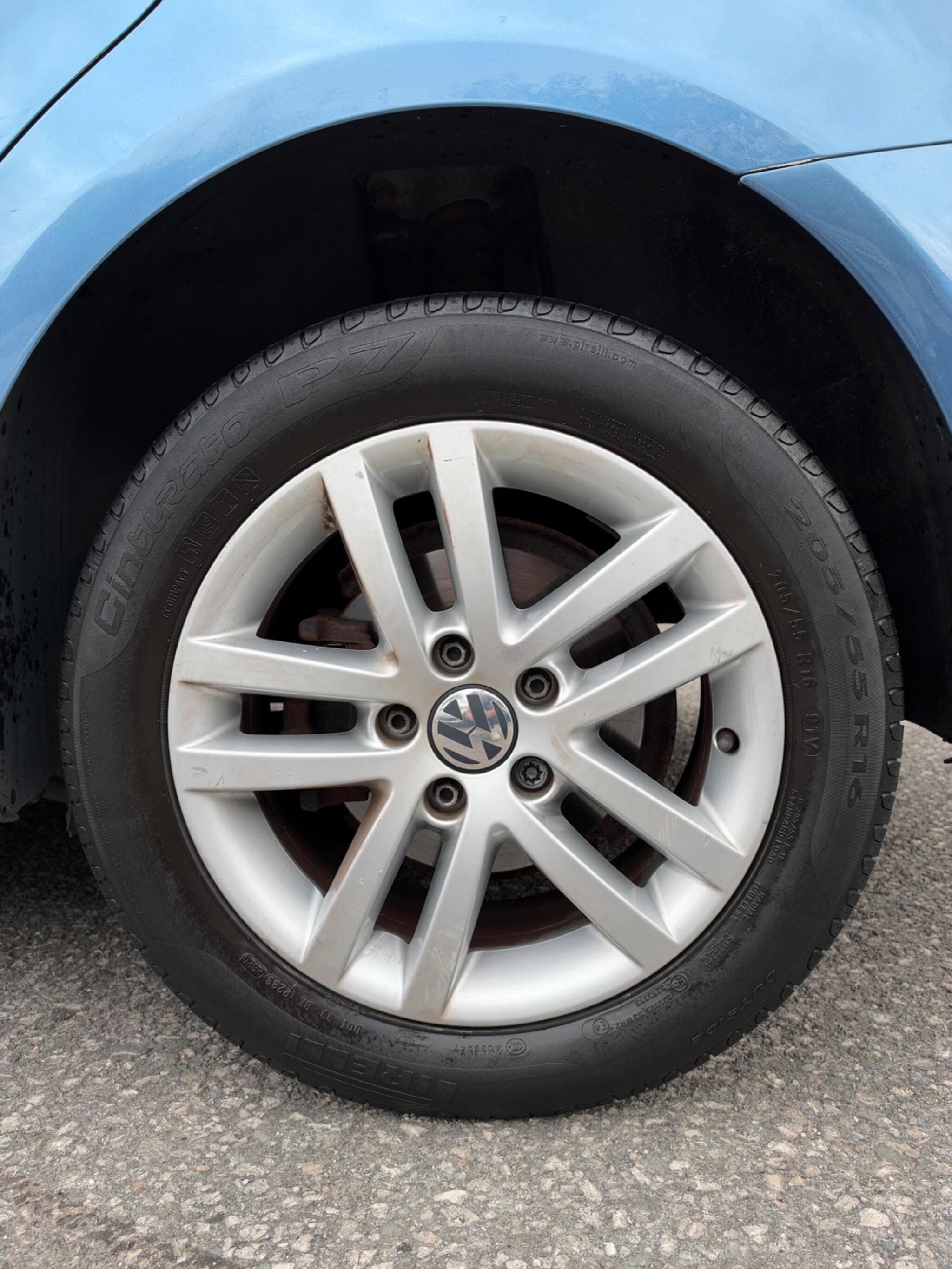 Volkswagen Touran - Image 19