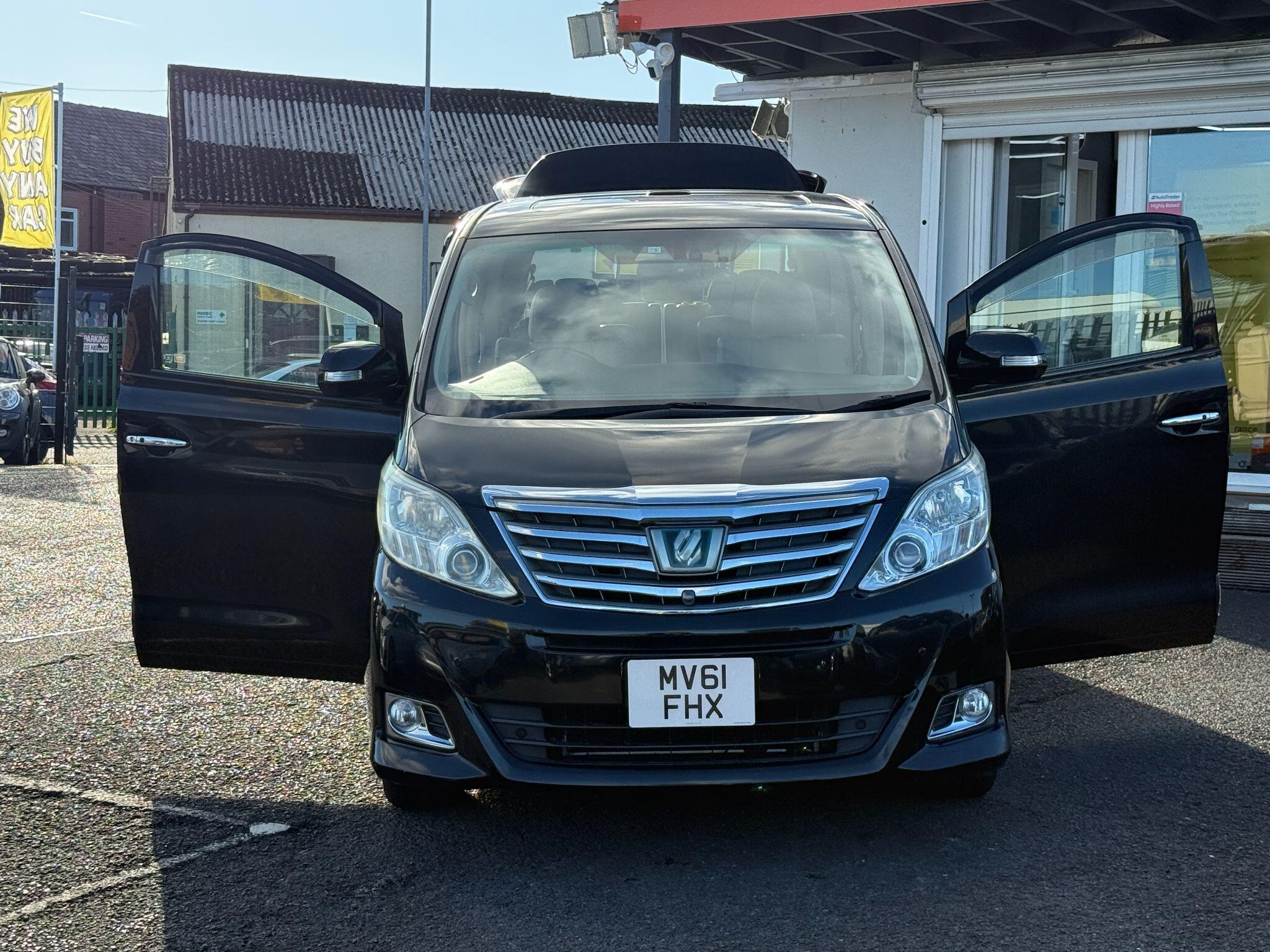 Toyota Alphard - Image 19