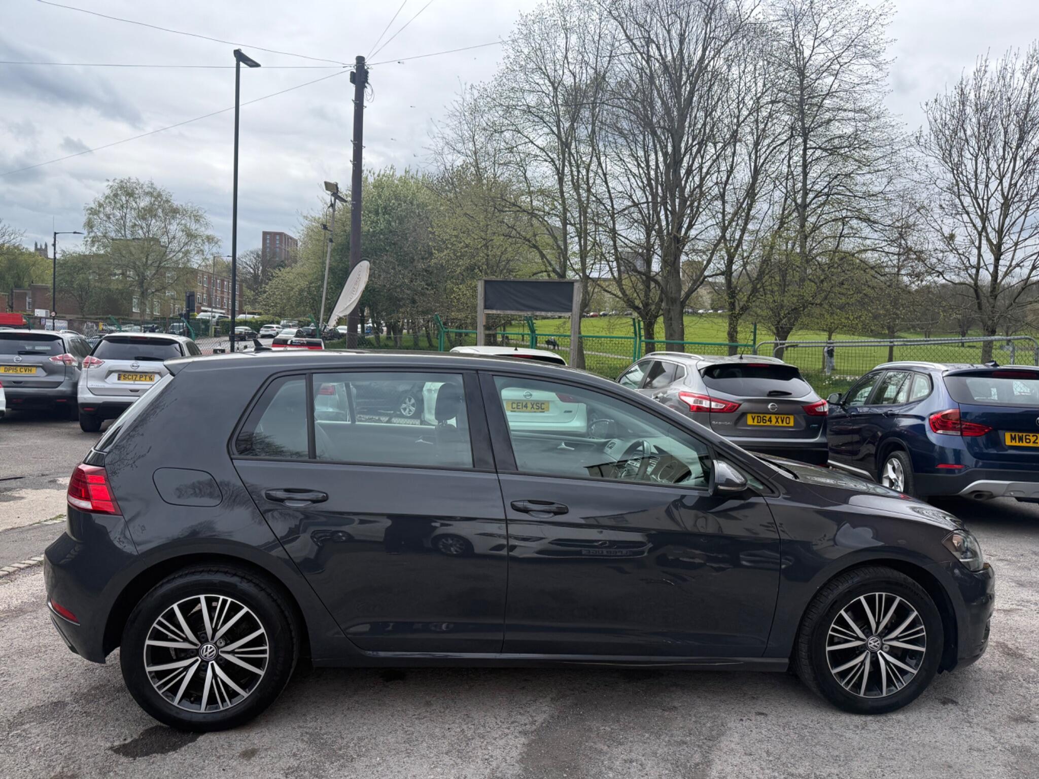 Volkswagen Golf - Image 8