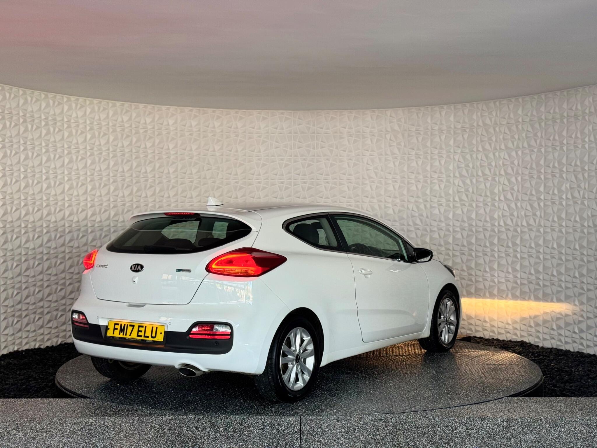 Kia ProCeed - Image 11
